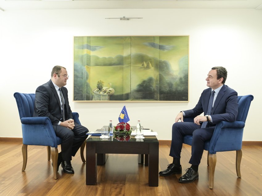 Kryeministri Kurti priti në takim Guvernatorin e Bankës Qendrore të Kosovës, Ahmet Ismailin