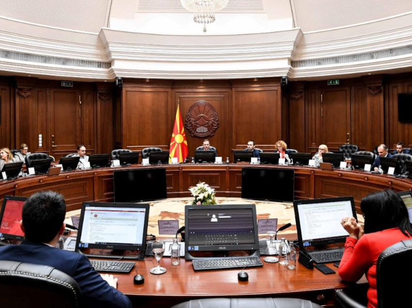 Qeveria e Maqedonisë së Veriut fuqizon arsimin, energjinë dhe lidhjet ndërkombëtare në seancën e fundit
