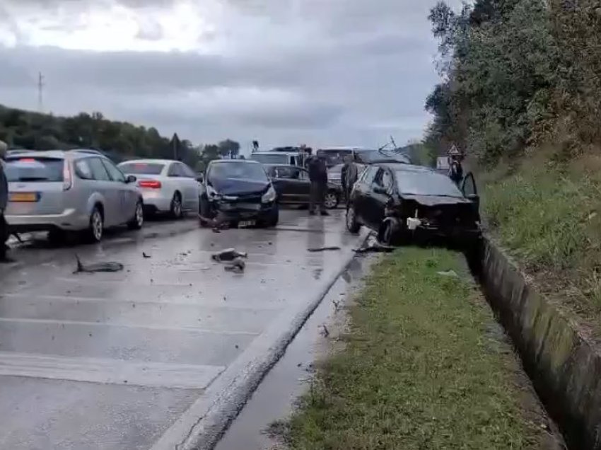 Moti i keq, tjetër aksident në vend, përplasen dy automjete në Fier-Levan