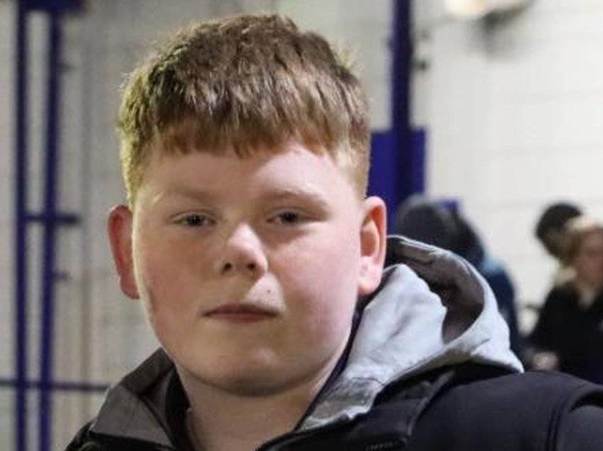 Identifikohet 15-vjeçari që u sulmua me thikë pranë shkollës në Mbretëri të Bashkuar