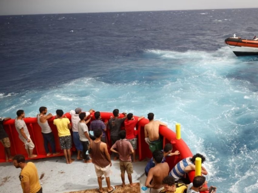 Amnesty International e quan të paligjshme marrëveshjen mes Italisë dhe Shqipërisë për emigrantët