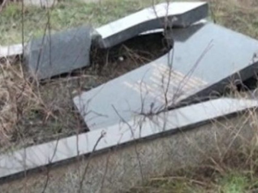 Dëmtohen varrezat në Istog