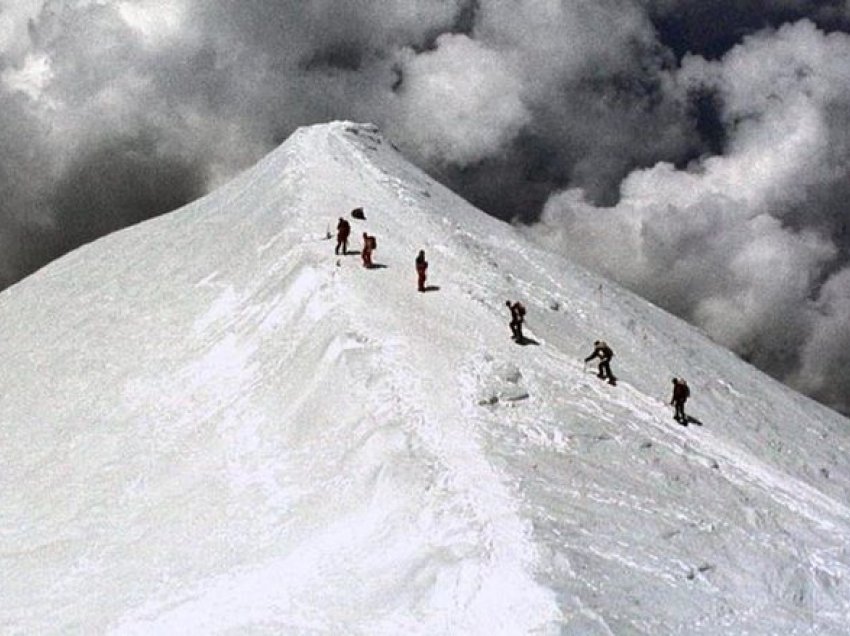 Alpet në rrezik nga ndryshimi i klimës dhe turizmi masiv