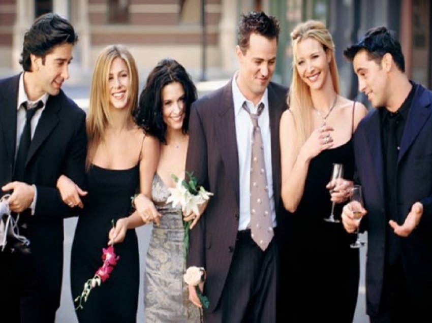 ​Matthew Perry zbuloi se “Friends” përfunduan për shkak të Jennifer Aniston, ja pse