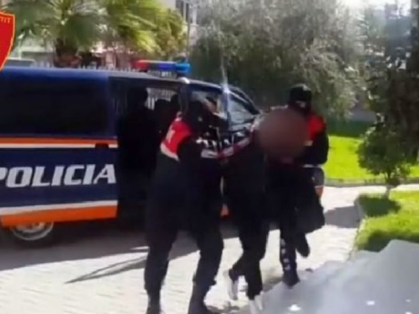 Mbushi furgonin plot më klandestinë, arrestohet shoferi nga Durrësi