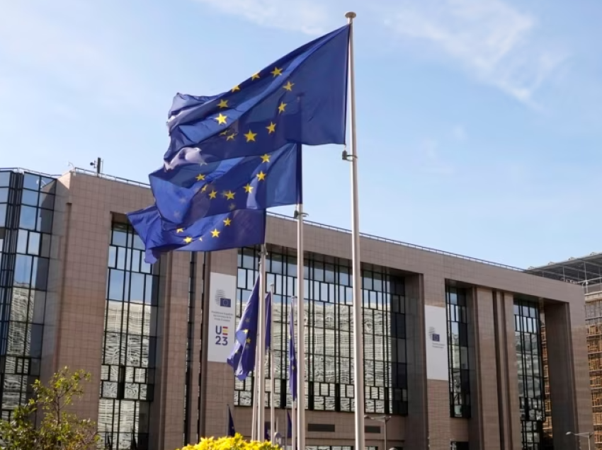 BE-ja digjitalizon vizat për zonën Schengen