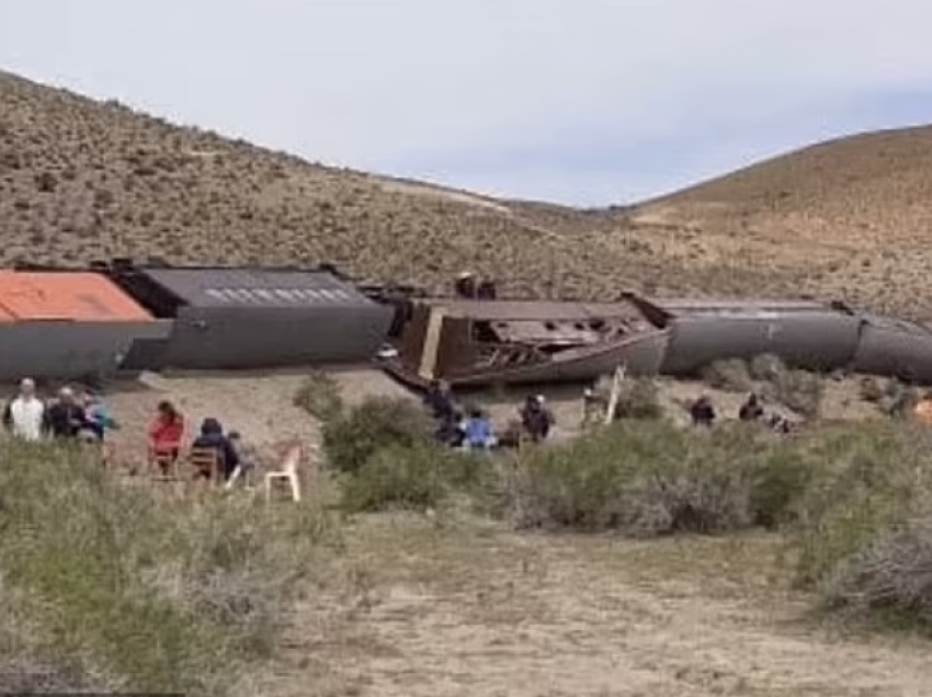 Përmbysja e trenit turistik në malet e Argjentinës lë dhjetra të plagosur rëndë 