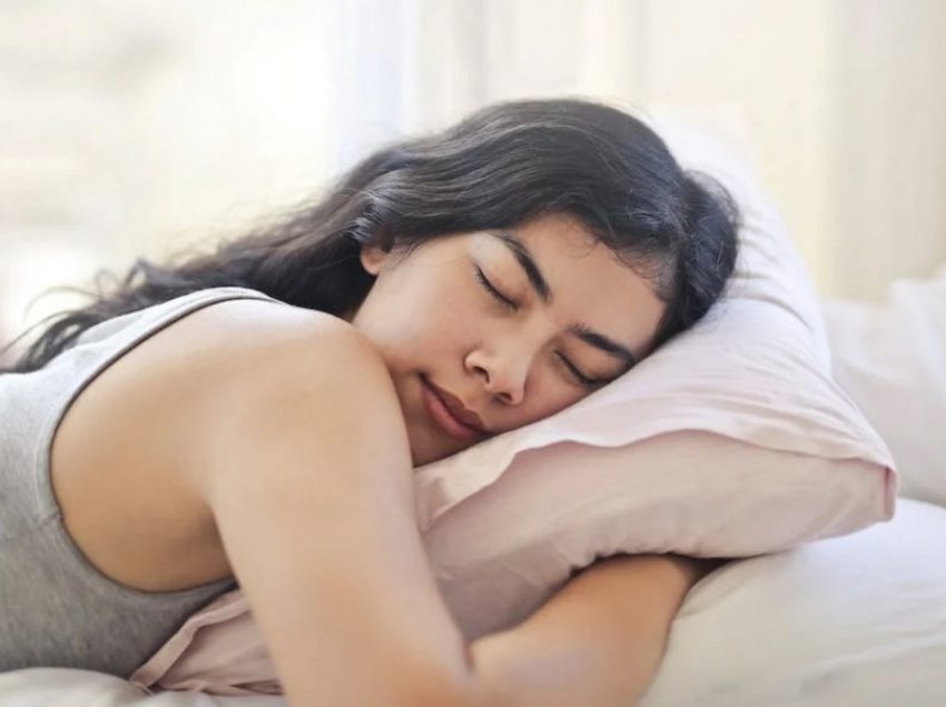 Çfarë duhet të bëni çdo natë për të fjetur më shpejt