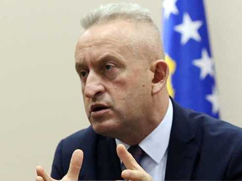Qalaj thotë se Kurti e Sveçla “përzihen” në planet operacionale të Policisë së Kosovës