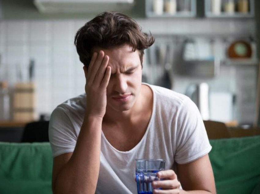 Zgjoheni në mëngjes me dhimbje koke? Këto mund të jenë arsyet qe e shkaktojnë atë