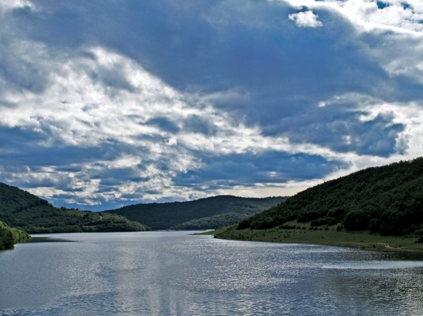 Pastrohet uji në Liqenin e Badocit