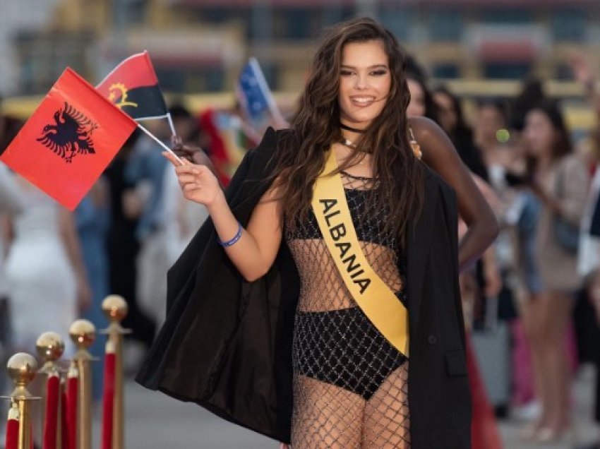 E veshur kuq e zi, kush është 21-vjeçarja shqiptare që mahniti publikun në Miss Grand International
