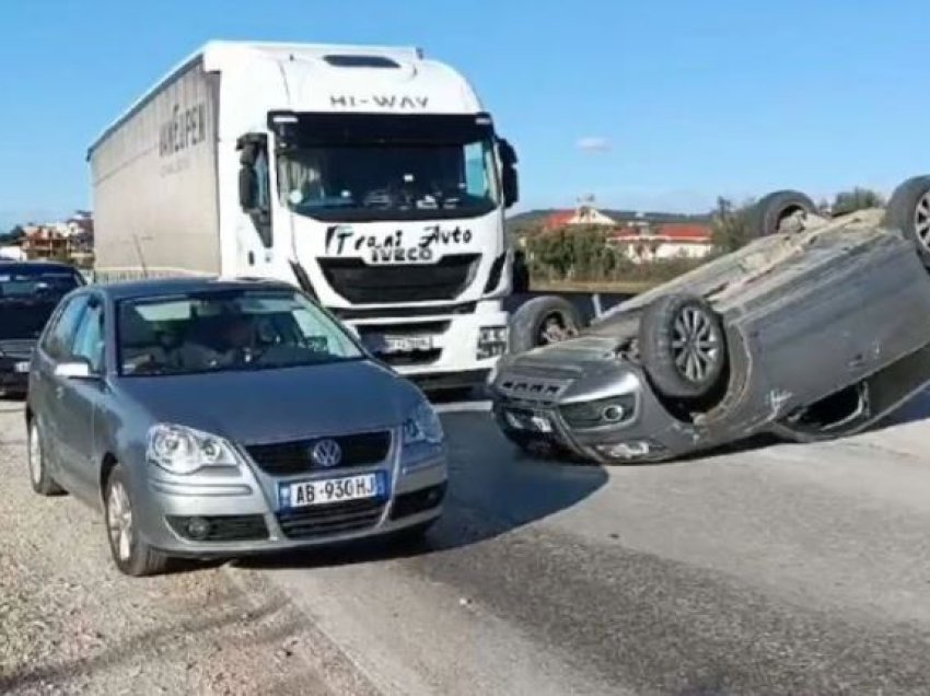 Aksident i rëndë me tre automjete në autostradën Çermë-Lushnjë