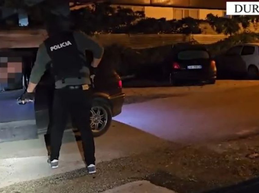 Me pistoletë në brez, bie në pranga 17-vjeçari në Durrës