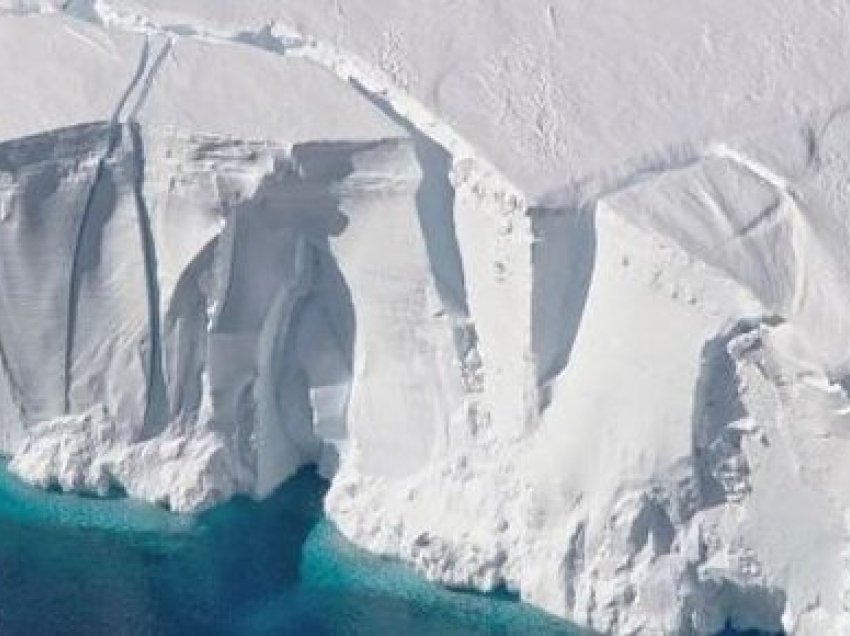 Pas më shumë se 30 vitesh, vihet në lëvizje ajsbergu më i madh në botë
