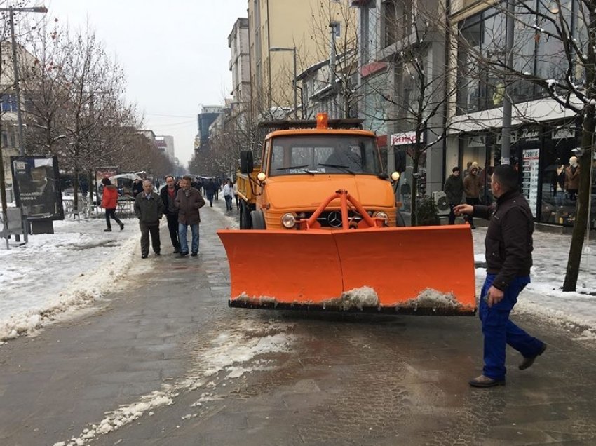 Bora mbulon edhe Ferizajn, komuna thotë se të gjitha rrugët janë të kalueshme 