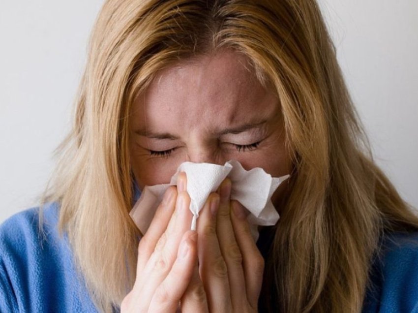 Mungesa e gjumit katërfishon rrezikun e prekjes nga gripi, si ndikon të fjeturit pak në organizëm