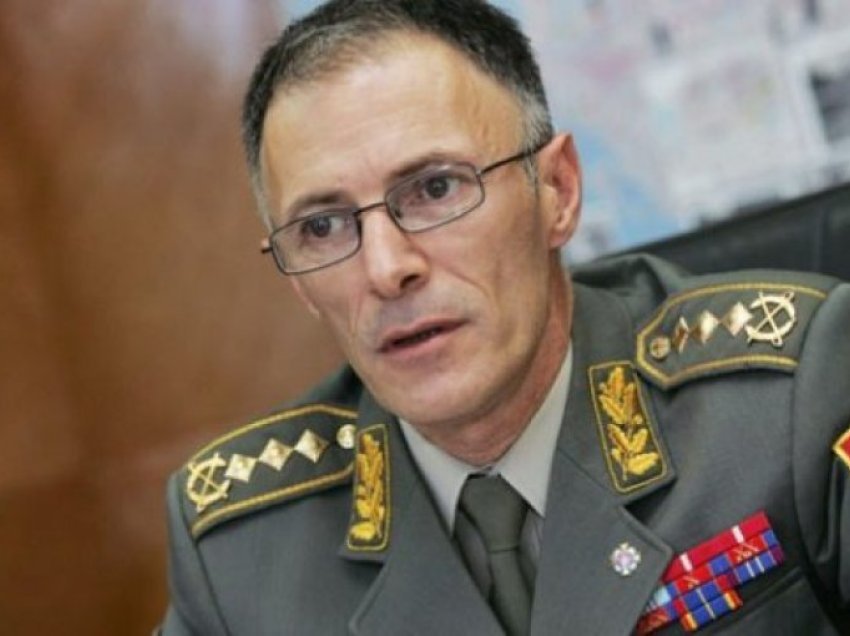 Komandantit të ushtrisë serbe, Milan Mojsiloviç, ku po i dhemb?