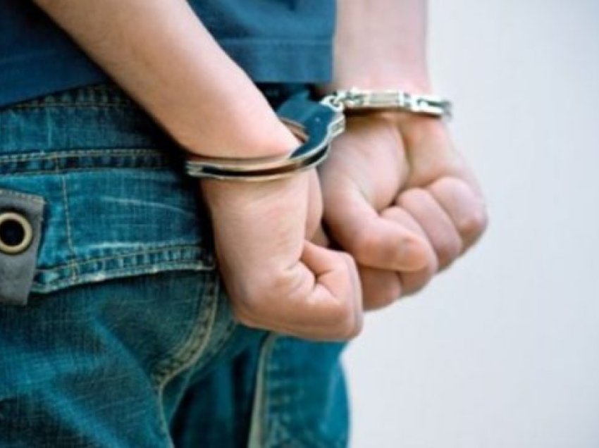 Pengoi zyrtarët policorë në kryerjen e detyrës, arrestohet i dyshuari në Prishtinë