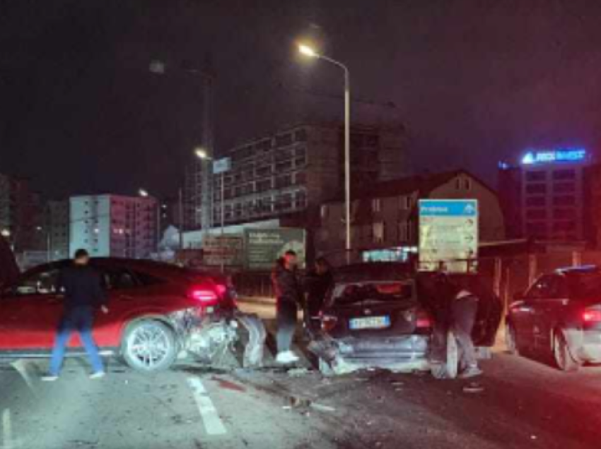 Aksident mes dy veturave në Fushë Kosovë