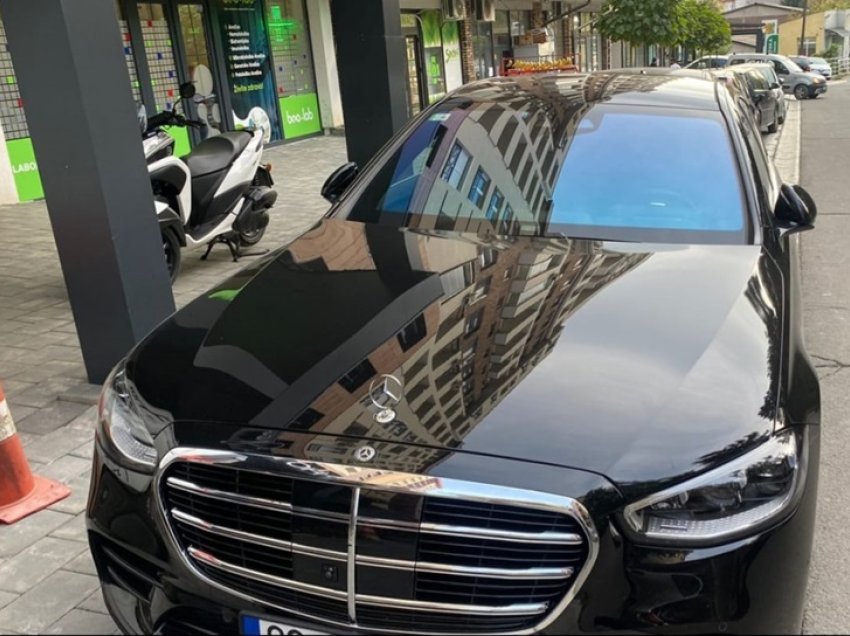“Mercedesi” që po kërkohej nga Franca konfiskohet në Ferizaj, mërgimtari e solli për ta shitur në Kosovë