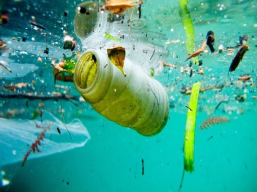 ​Inteligjenca artificiale ndihmon në zbulimin e mbetjeve plastike në det