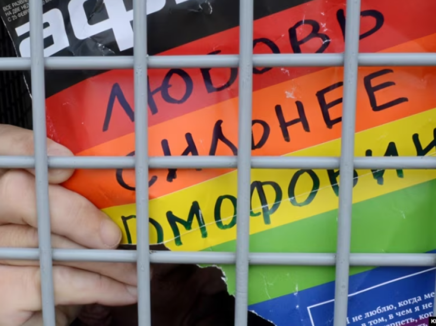 Gjykata ruse e shpall “ekstremiste” lëvizjen LGBT