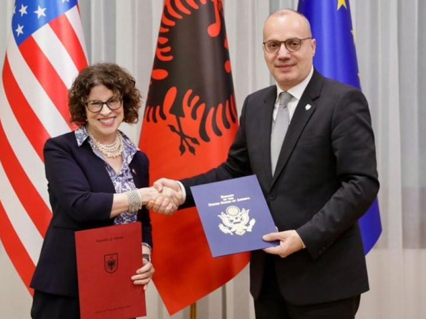 Lehtësohet lëvizja e shtetasve shqiptarë nga Shqipëria drejt SHBA dhe anasjelltas