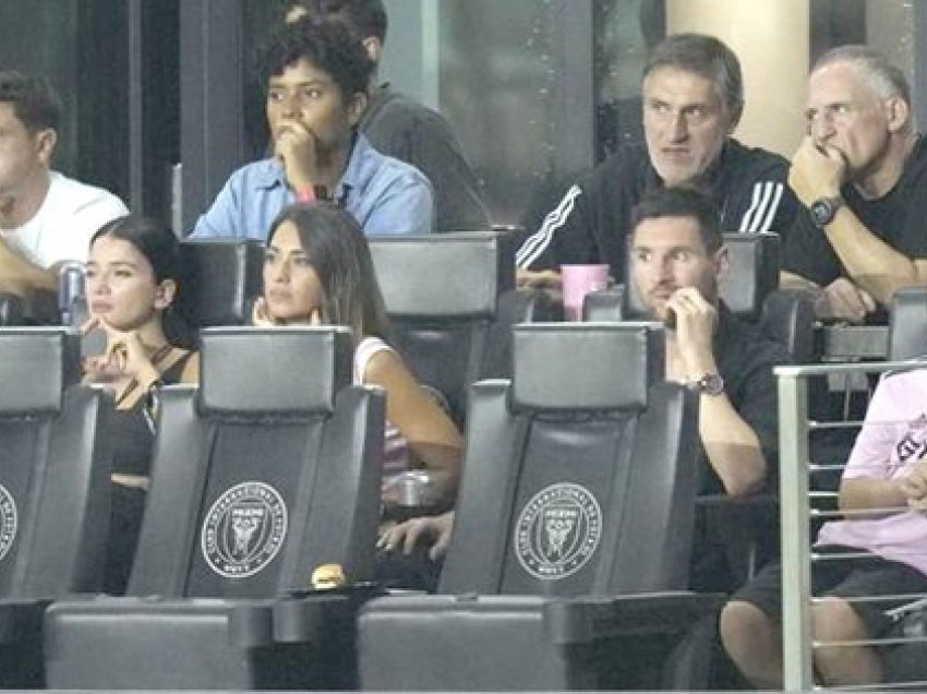 Messi në tribunë