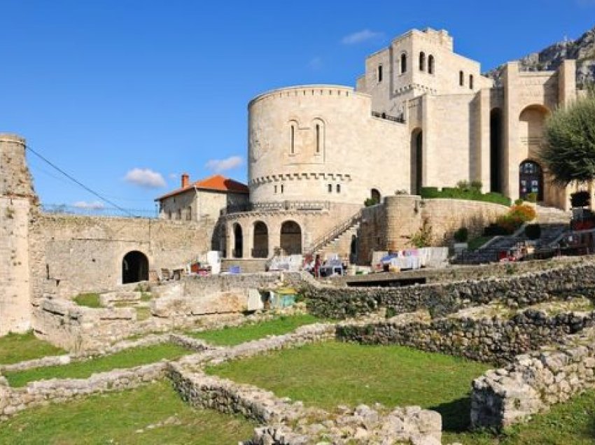 Rreth 4 milionë euro shpenzime për ekskursion në Shqipëri