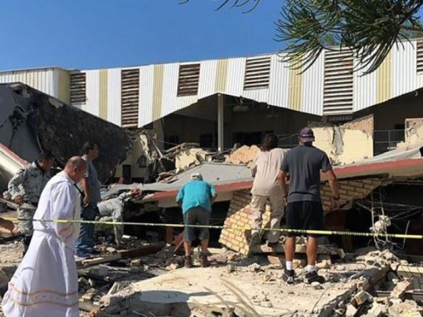 Nëntë të vdekur pas shembjes së çatisë së një kishe në Meksikë