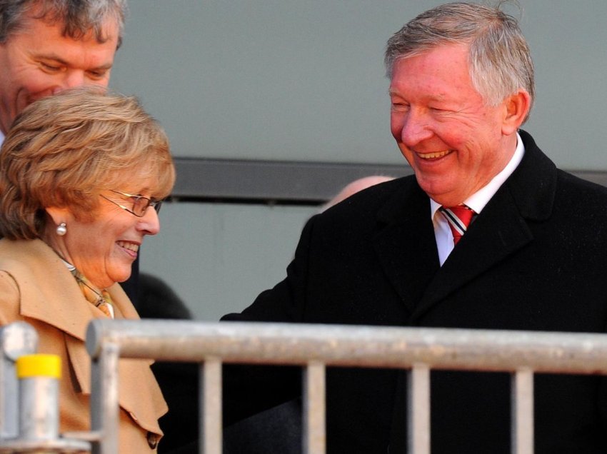 Vdes në moshën 84-vjeçare gruaja e Sir Alex Ferguson