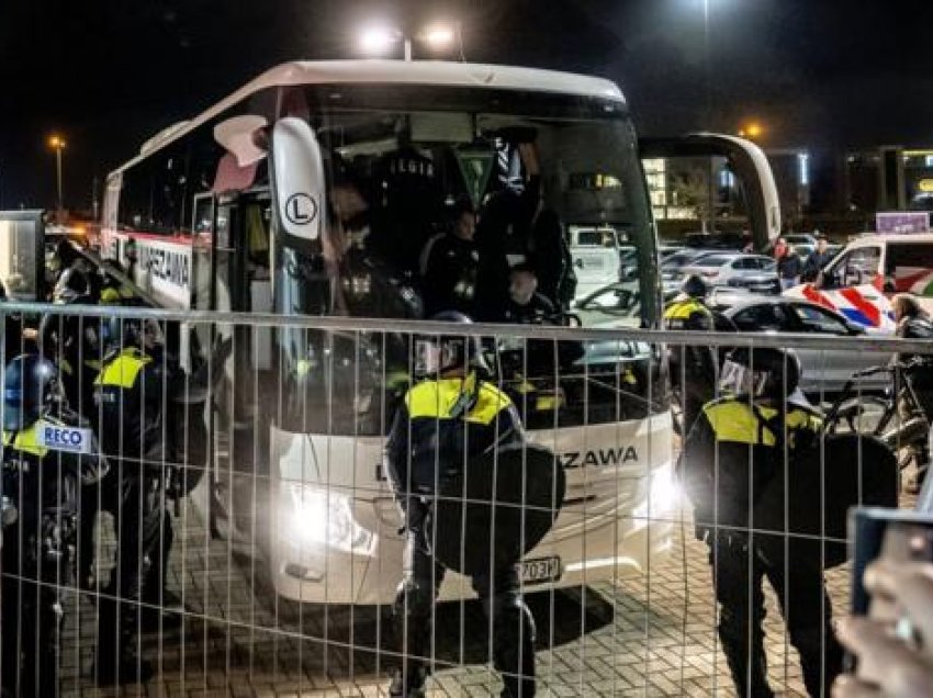 Luftë deklaratash për ngjarjet në Alkmaar, futbollisti serb mbetet në burg