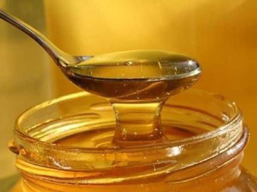 Efektet pozitive të mjaltit nëse konsumohet para gjumit