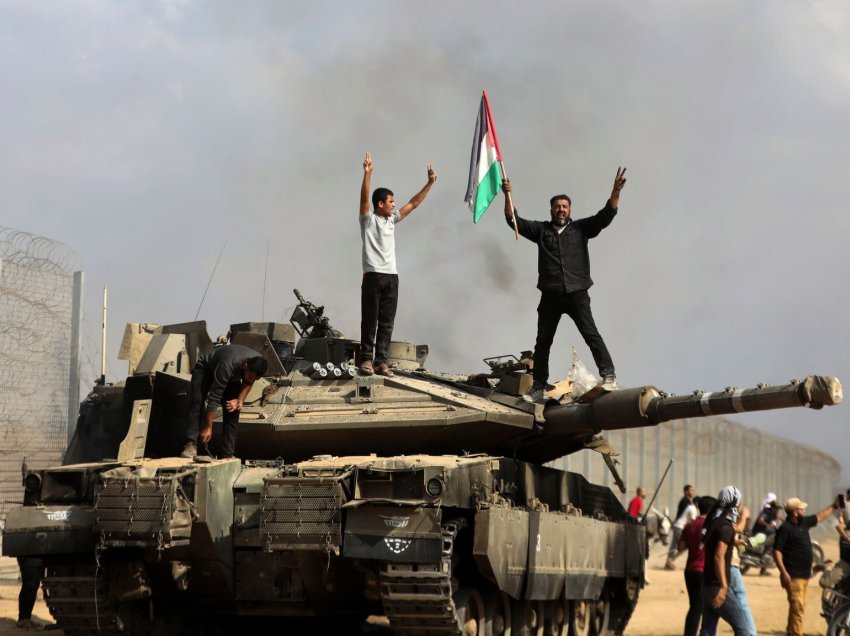 Rreth 50 pengje izraelite të mbajtura nga Hamasi pranë kufirit të Gazës