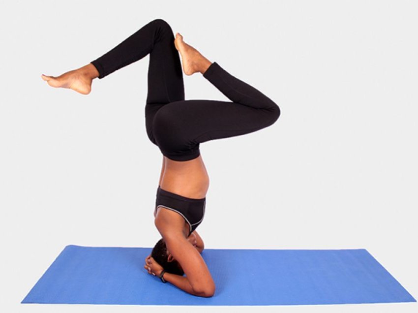 Pozita e joga sirsasana për punë më të mirë të gjëndrave tiroide dhe dukje rinore
