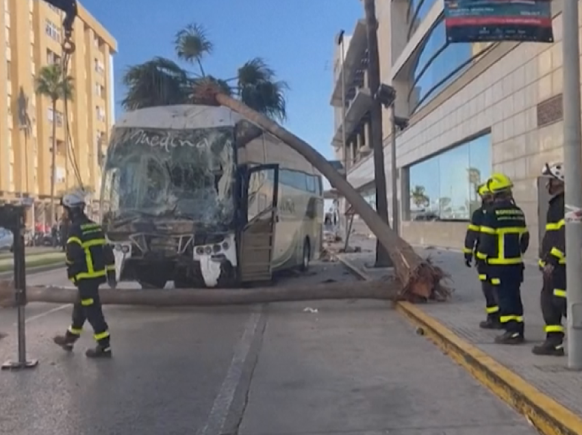 Tmerr në Spanjë teksa autobusi jashtë kontrolli vret tre gra kur godet kalimtarët