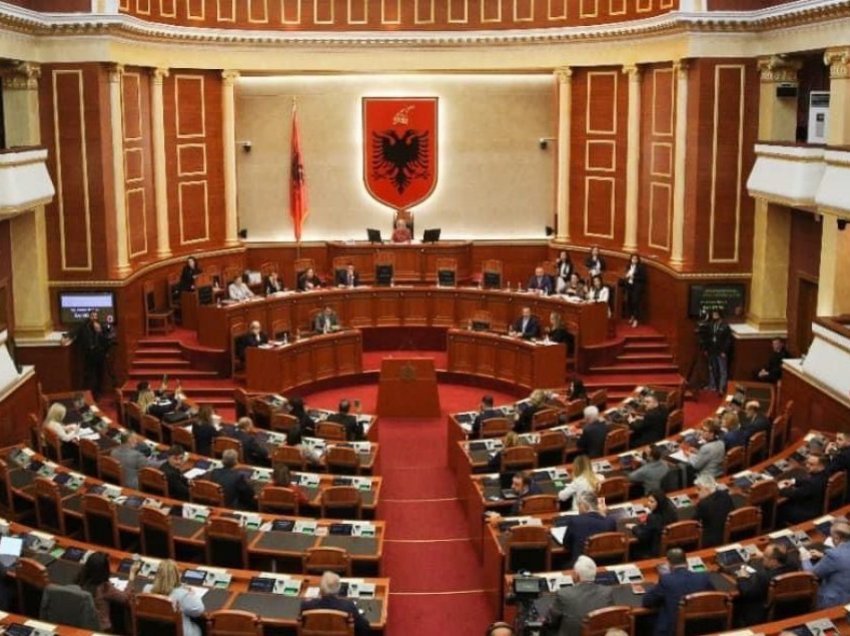 Kuvendi i Shqipërisë diskuton të enjten rezolutën për Kosovën, Rama pritet të udhëtojë drejt Britanisë së Madhe