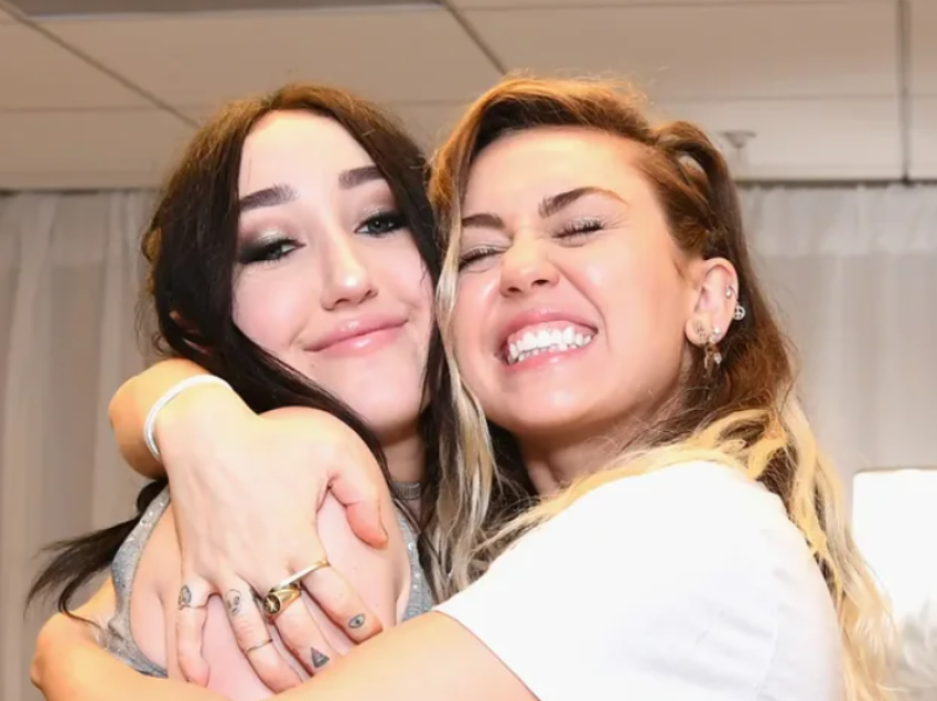 Dramë në familjen Cyrus: Çfarë ndodhi mes Miley dhe motrës së saj