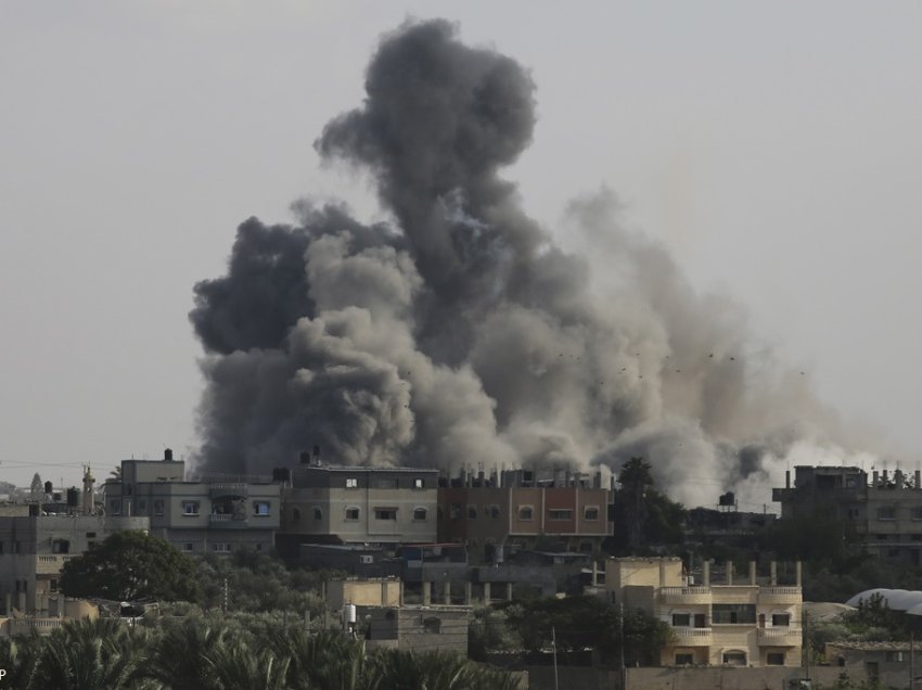 Hamasi u kërkon palestinezëve të injorojnë urdhrat e evakuimit të Izraelit