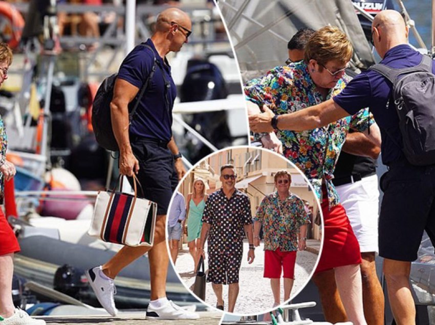 Elton John ndihmohet për të dalë nga jahti, teksa shoqërohet nga bashkëshorti i tij David Furnish në Saint Tropez