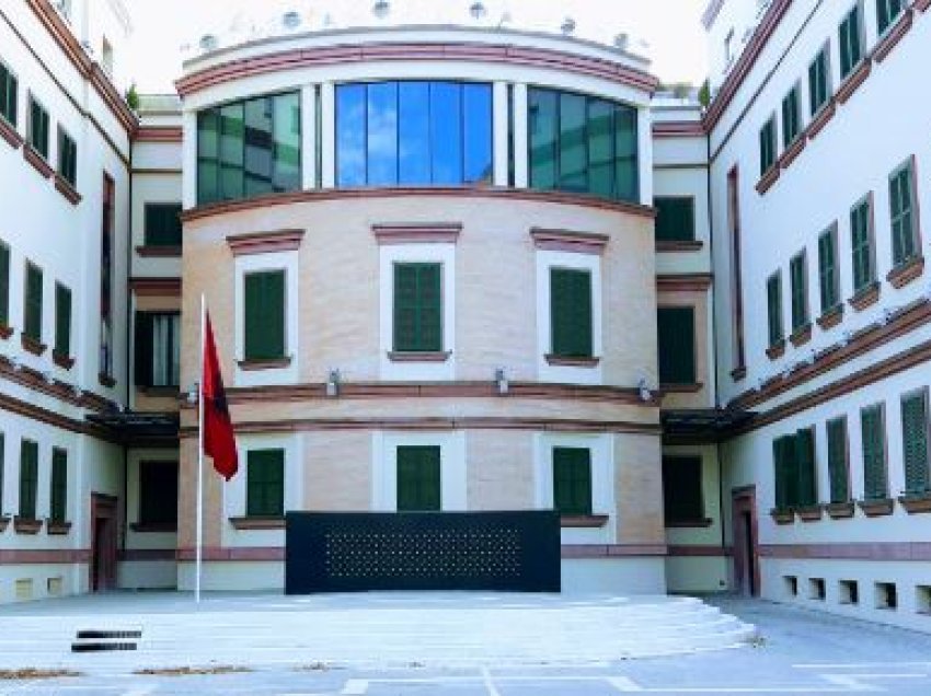 Kërkesat për leje qëndrimi për shtetasit e huaj, MB njoftim zyrtar: Pajisja dhe rinovimi do të bëhet përkohësisht nga e-Albania
