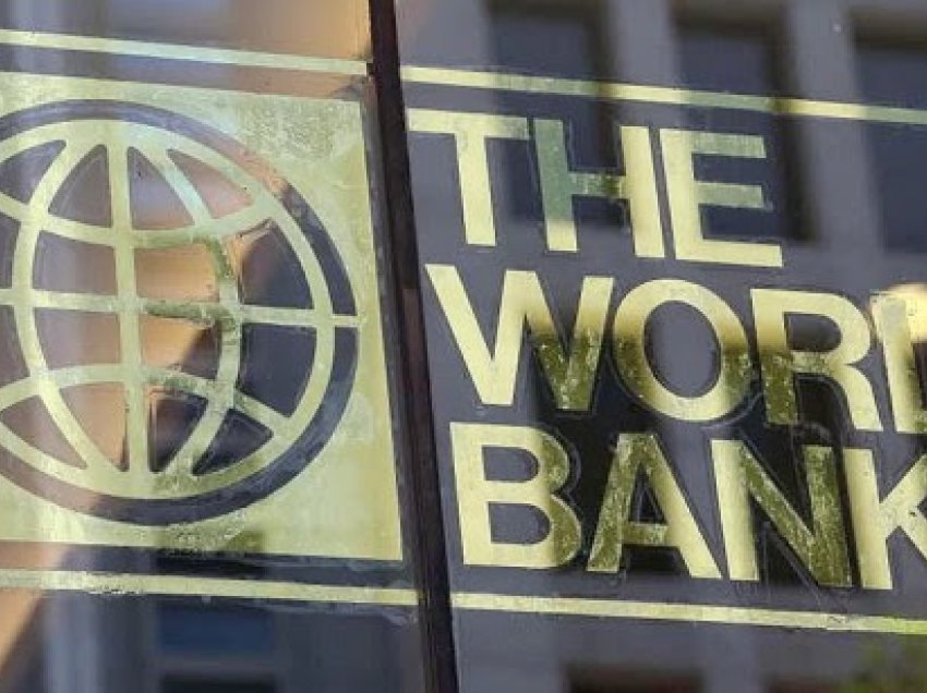 ​Banka Botërore: Në vitin 2022, popullsia në moshë pune u tkurr shkaku i migrimit