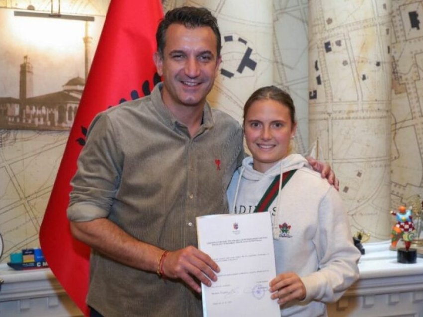 Atletja me origjinë nga Ulqini betohet para kryebashkiakut të Tiranës! Veliaj: Tashmë shqiptare jo vetëm me gjak