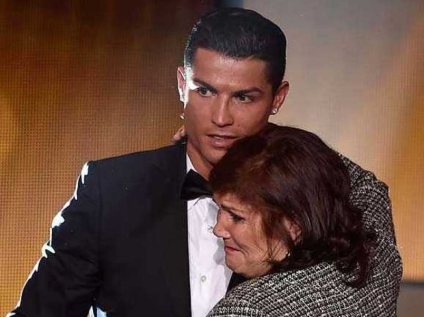 Arsyeja emocionuese përse Cristiano Ronaldo jeton ende me nënën e tij 