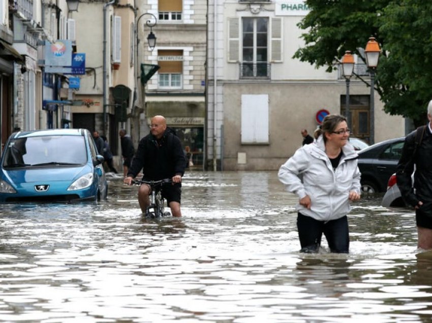 Mbi 200 persona janë evakuuar për shkak të reshjeve në jug të Francës