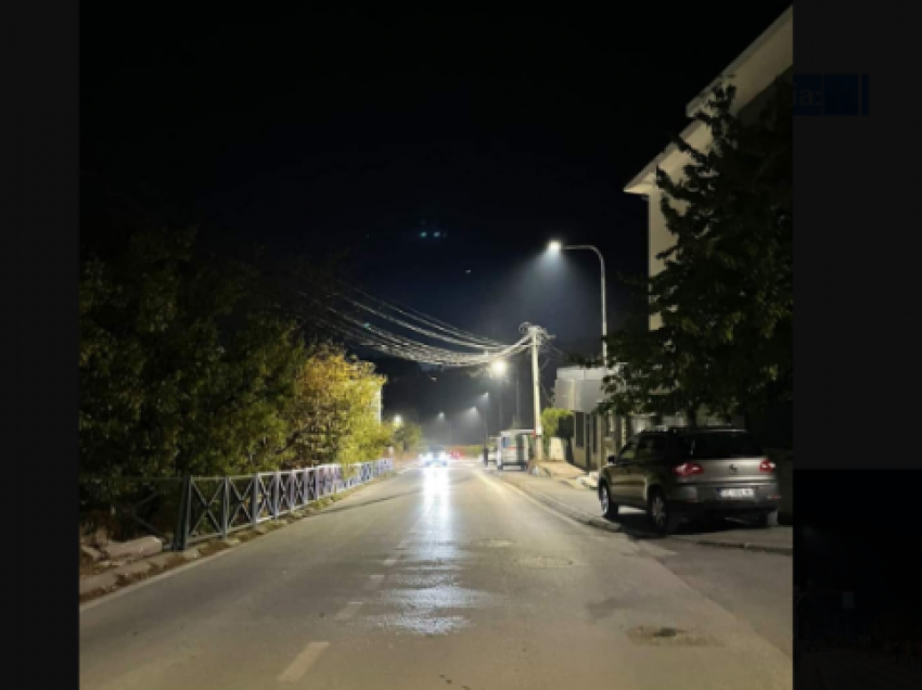 Vazhdon zgjerimi i ndriçimit në disa rrugë të lagjes Velania