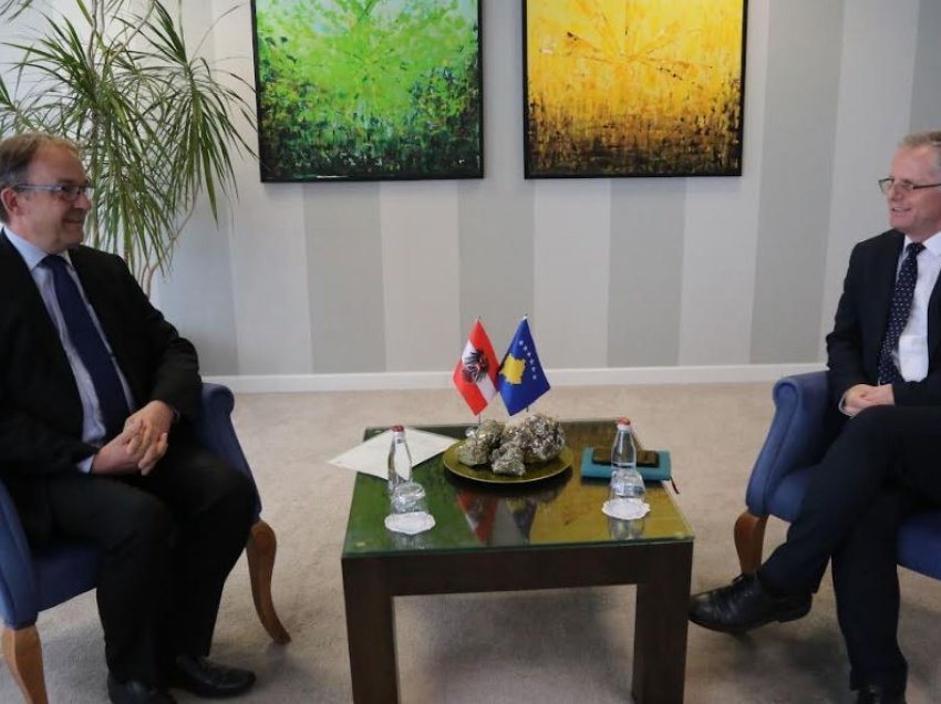 Bislimi mirëpret ambasadorin e ri austriak, diskutojnë për rrugëtimin e Kosovës drejt integrimit evropian