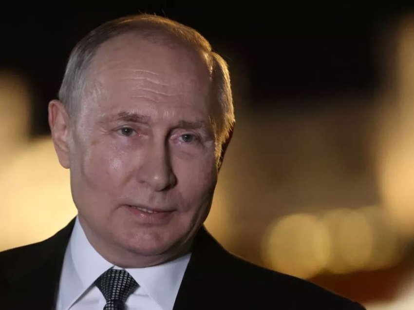 Vladimir Putin pësoi një arrest kardiak në dhomën e tij të hotelit dhe u ringjall nga ...