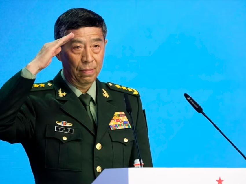 Stabiliteti i Kinës në pikëpyetje pas shkarkimit të Ministrit të Mbrojtjes
